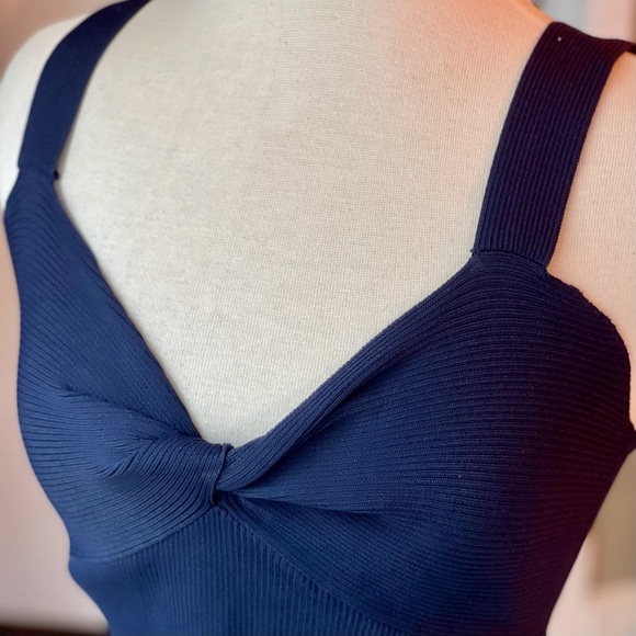 MOON RIVER Cropped Rib Knit Top - Picture 2 of 6